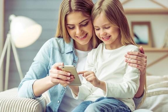 mom_social