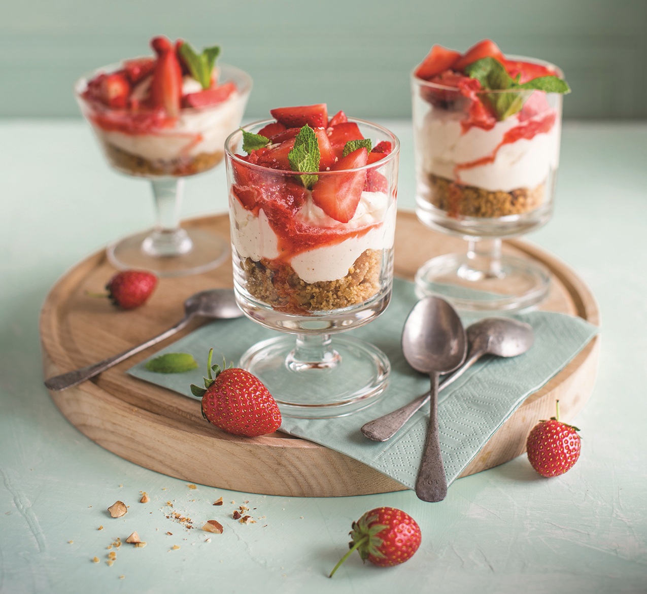 Strawberry and Vanilla Cheesecakes With a Ginger Cookie Base