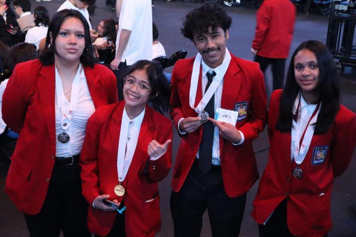 Students display their medals at the SkillsUSA Event Photo courtesy of Kern High School District