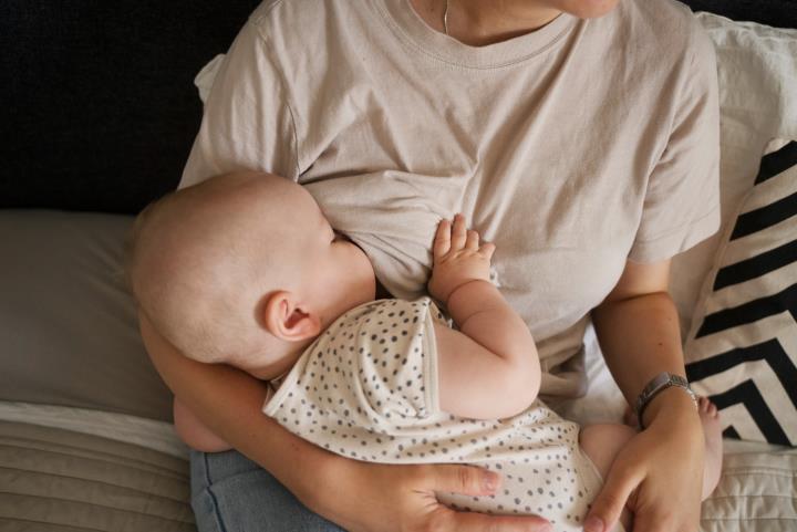 breastfeed.jpg
