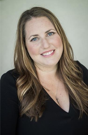 official Elaina Rusk headshot.jpg